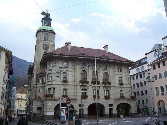 der Rathausplatz Bozen